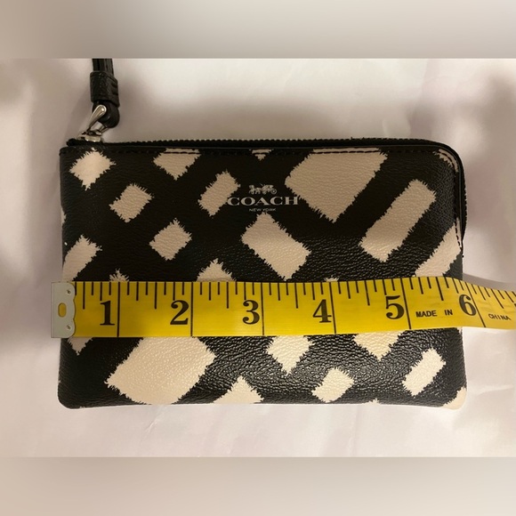 Coach Monochrome Patterned Wristlet - Picture 10 of 10